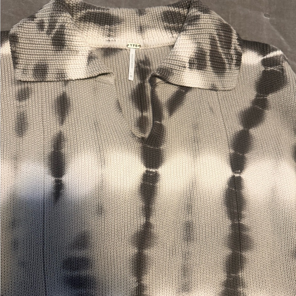 Stylish Gray Tie-Dye Button Down Sweater